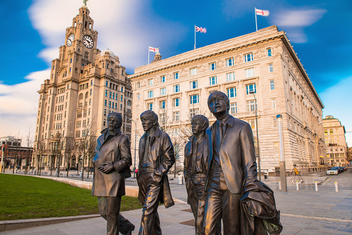 Бронзовая статуя The Beatles в Ливерпуле